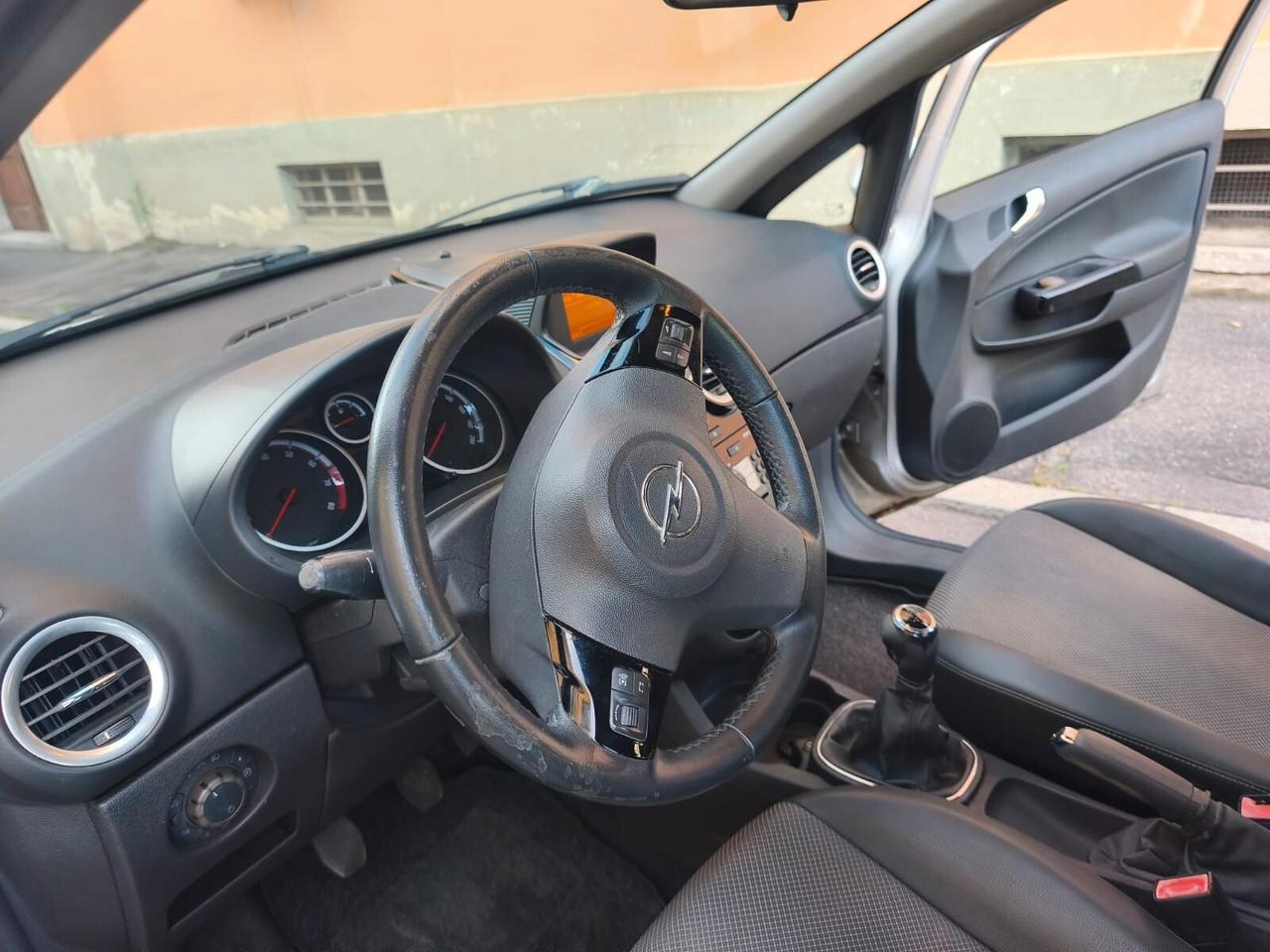 Opel Corsa 2009----1.2 Benzina Neopatentati
