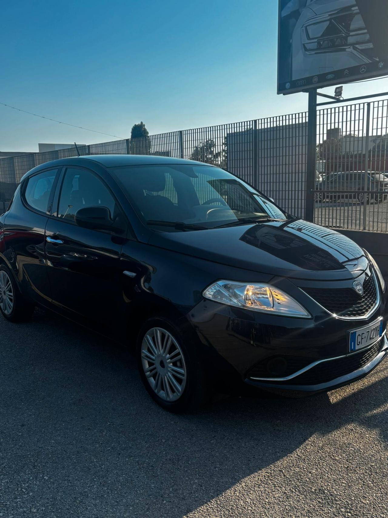 Lancia Ypsilon 1.0 FireFly 5 porte S&S Hybrid Ecochic Gold