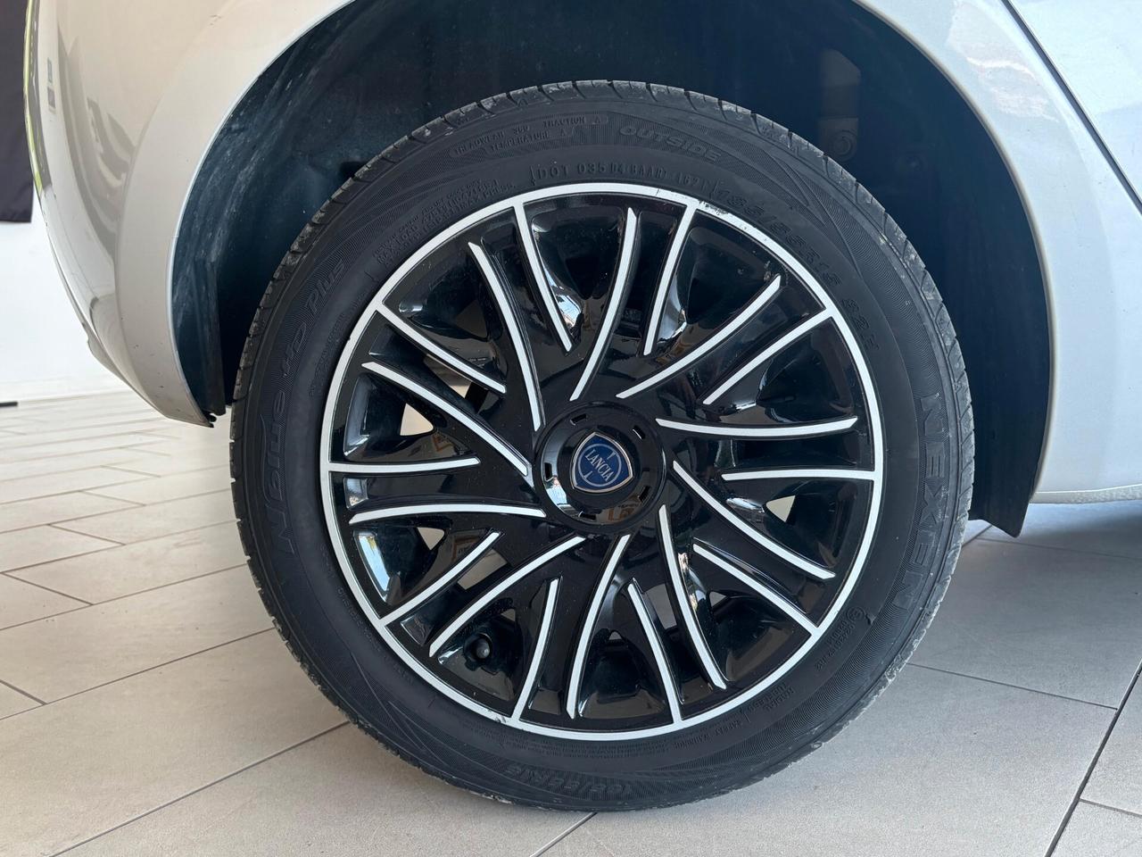 Lancia Ypsilon 1.2 69 CV 5 porte S&S Gold
