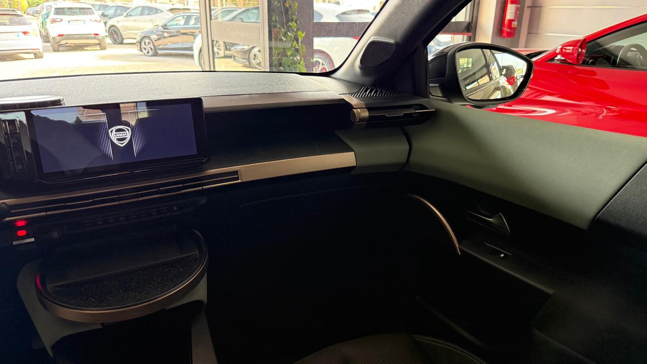 Lancia Ypsilon Hybrid e-DCT