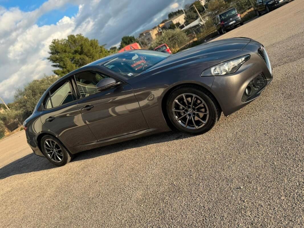 Alfa Romeo Giulia 2.2 t Giulia 150cv