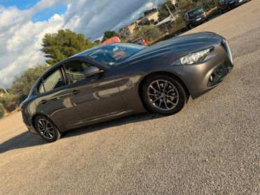 Alfa Romeo Giulia 2.2 t Giulia 150cv