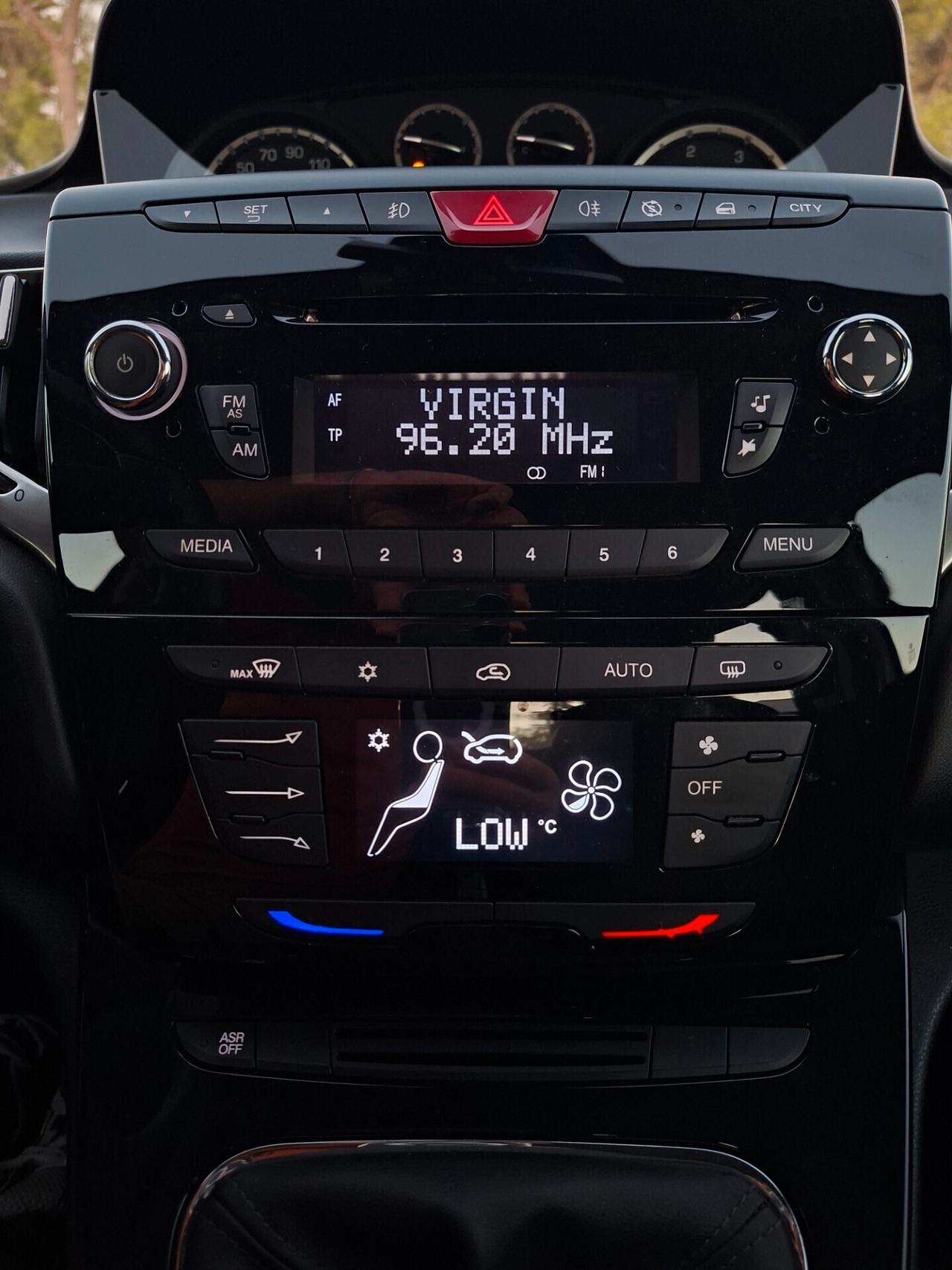 Ypsilon 1.3 MJT 95 CV 5p Platinum *XENON-PELLE*