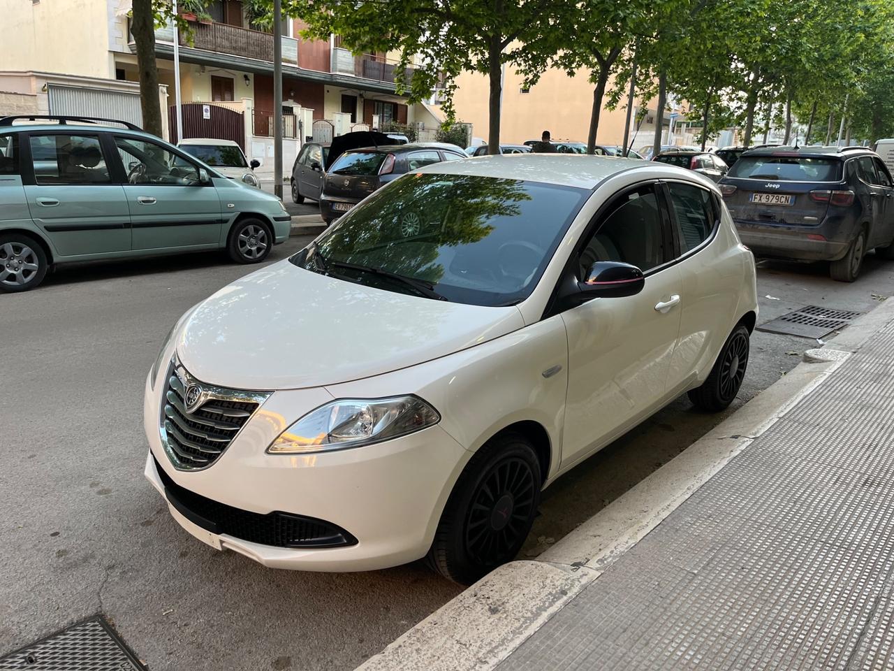 Lancia Ypsilon 1.2 69 CV 5 porte S&S Gold