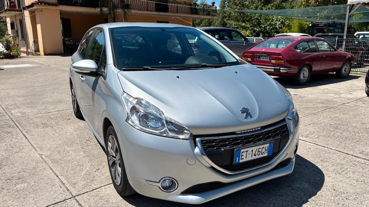 Peugeot 208 1.4 HDi 68 CV 5 porte Allure