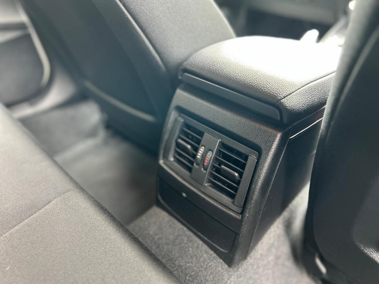 Bmw 120 120d 5p. Unique