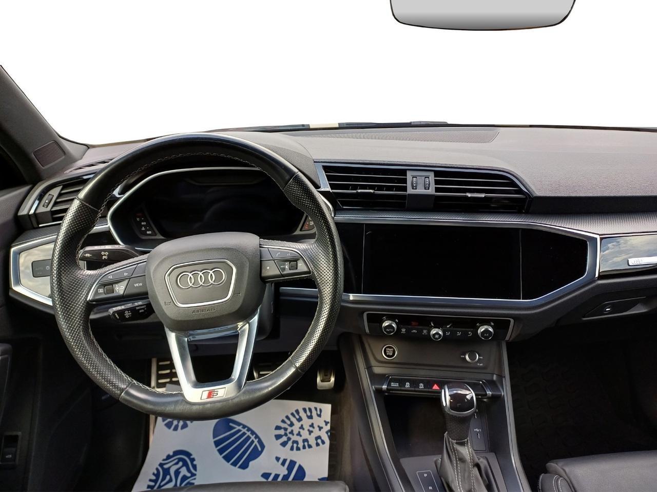 Audi Q3 35 2.0 tdi identity black s-tronic
