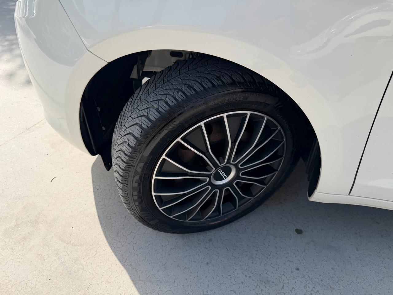 LANCIA YPSILON 2015 1.2 BENZINA 69 CV
