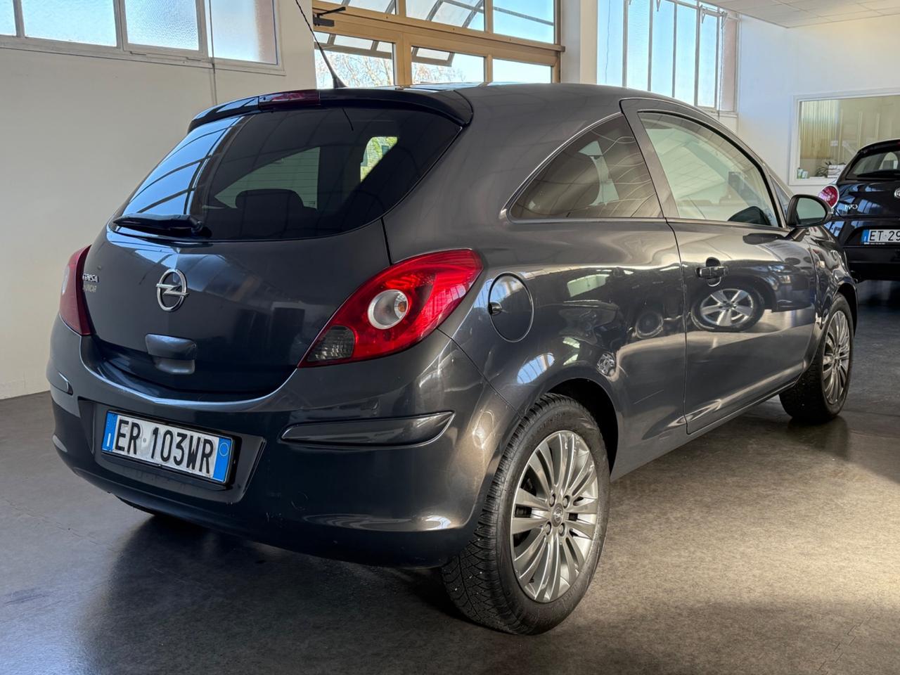 Opel Corsa 1.2 3 porte b-color ok neopatentati