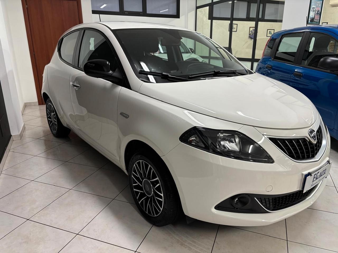 Lancia Ypsilon 1.0 FireFly 5 porte S&S Hybrid Platino