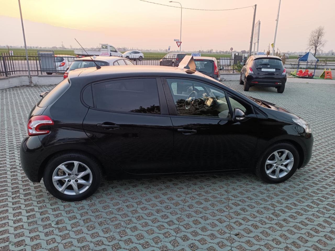 Peugeot 208 1.4 HDi 68 CV 5 porte Active