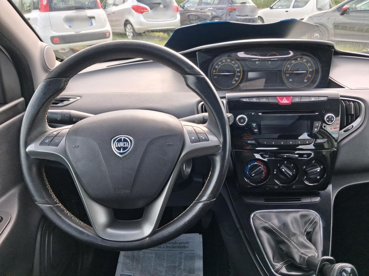 Lancia Ypsilon 1.2 69 CV 5porte S Momodesign