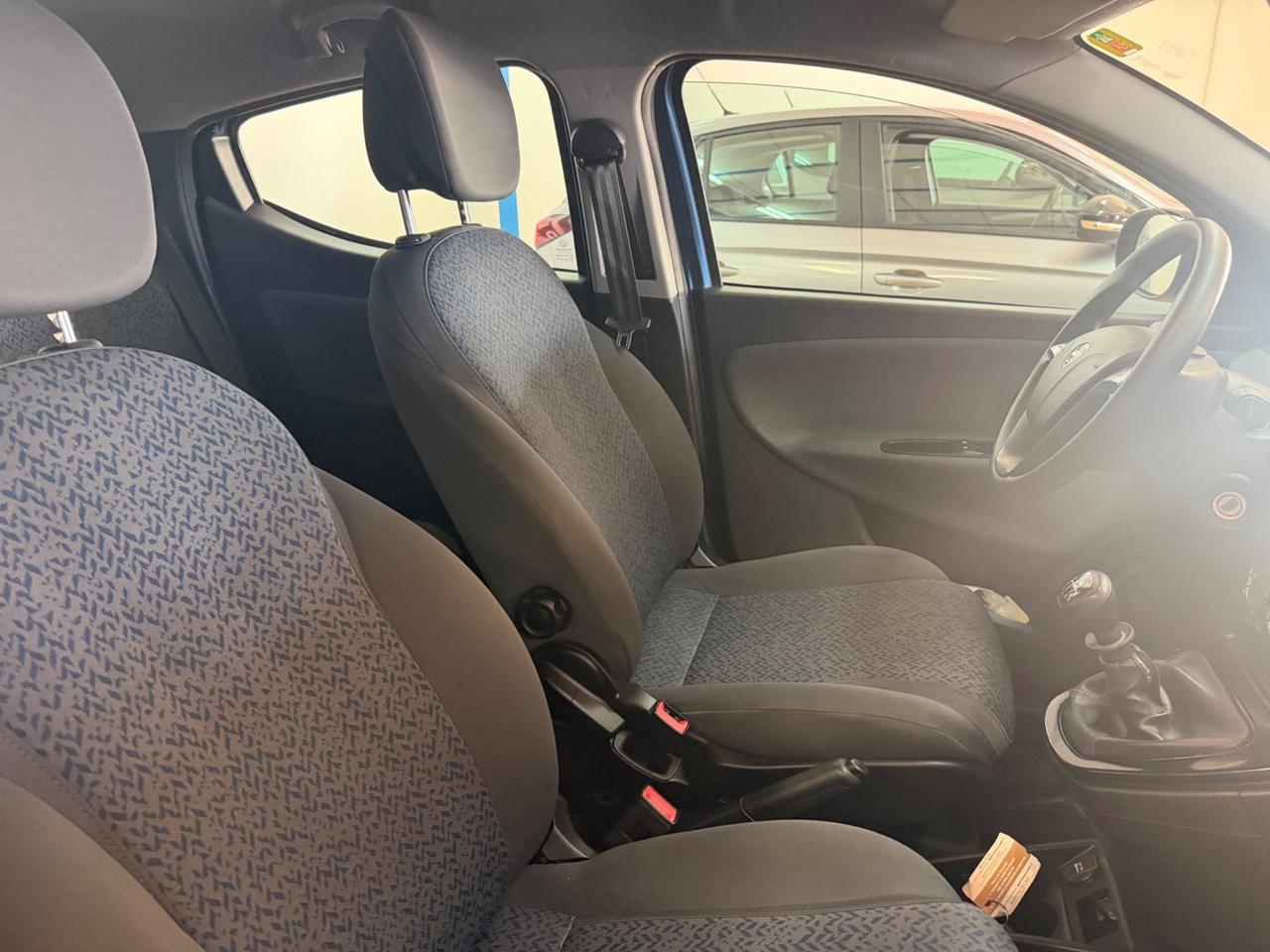 Lancia Ypsilon 1.0BENZ Hybrid 2022 NUOVA