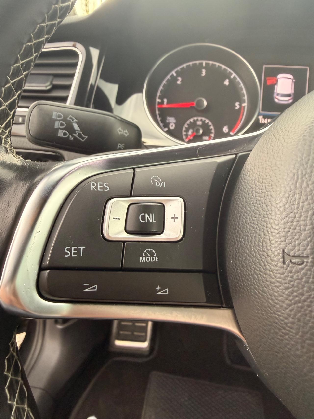 Volkswagen Golf 2.0 TDI DSG 5p. R-Line