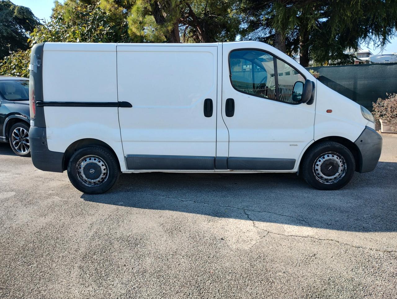 OPEL VIVARO 1.9 DIESEL 74KW 2004