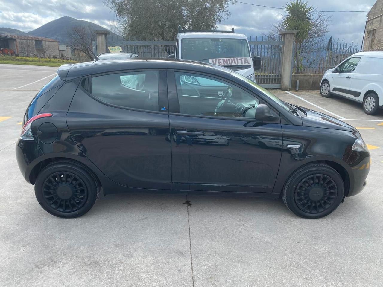 Lancia Ypsilon 1.2 69 CV Benzina-GPL Ecochic Elefantino Blu