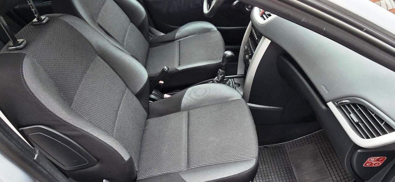 Peugeot 207 1.6 8V HDi 92 cv Sweet Years garanzia