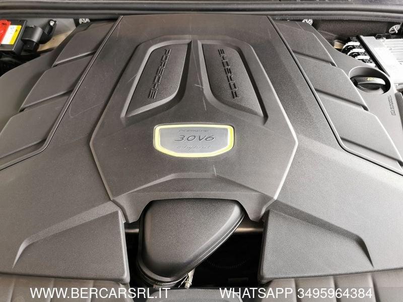 Porsche Cayenne 3.0 V6 E-Hybrid*TETTO*SOFT CLOSE*SOUND BOSE*SEDILI RISCALDATI*CL_22*DAB+*PRIOETTORI MATRIX*CHRONO SP