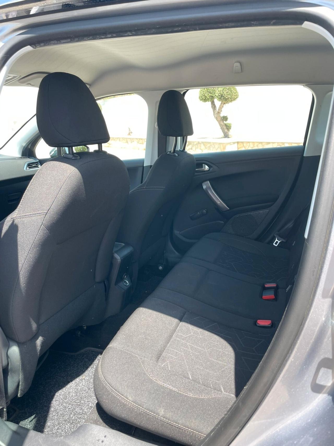 PEUGEOT 2008 BlueHDi 100 S&S Allure