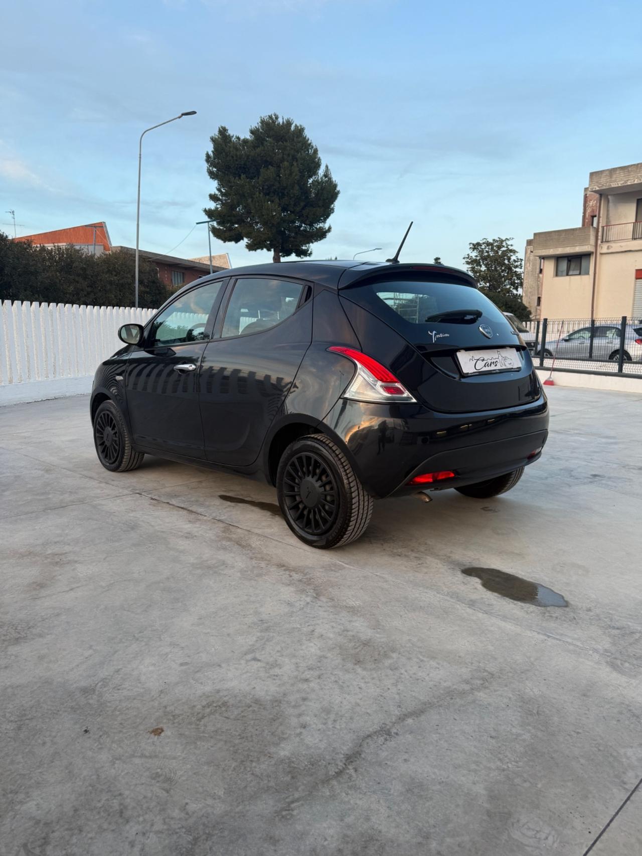 Lancia Ypsilon 1.0 FireFly 5 porte S&S Hybrid Ecochic Gold
