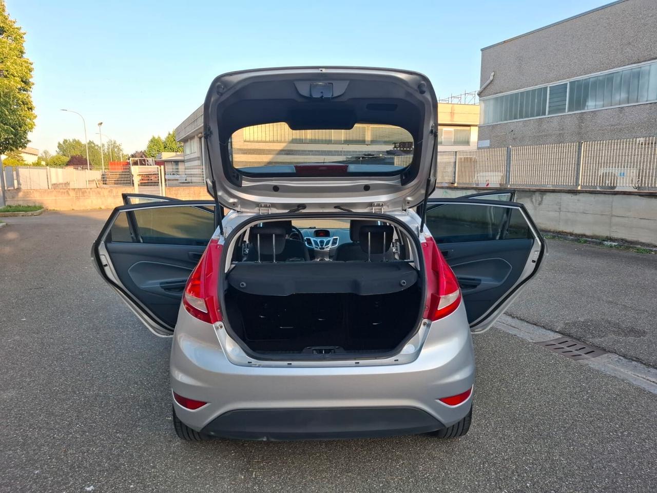 Ford Fiesta 1.2 5 porte SOLAMENTE 60.000 KM