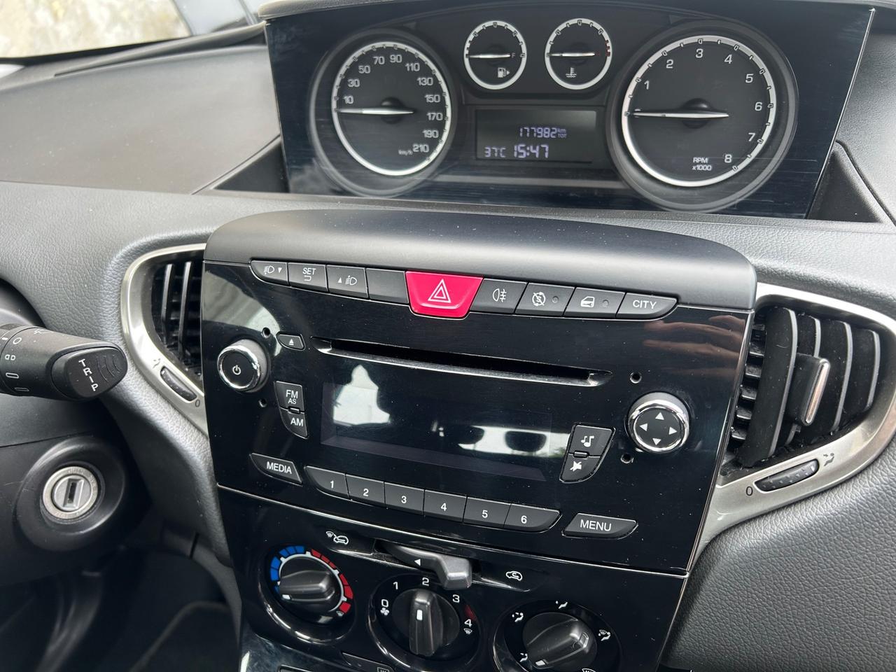 Lancia Ypsilon 1.2 69 CV 5 porte S&S Silver