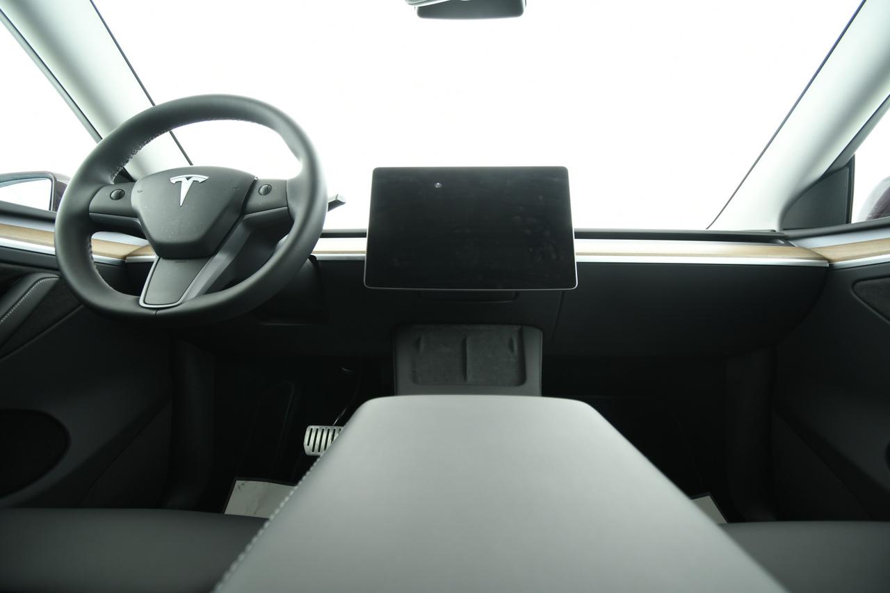TESLA Model Y Performance Dual Motor awd +AUTOPILOT