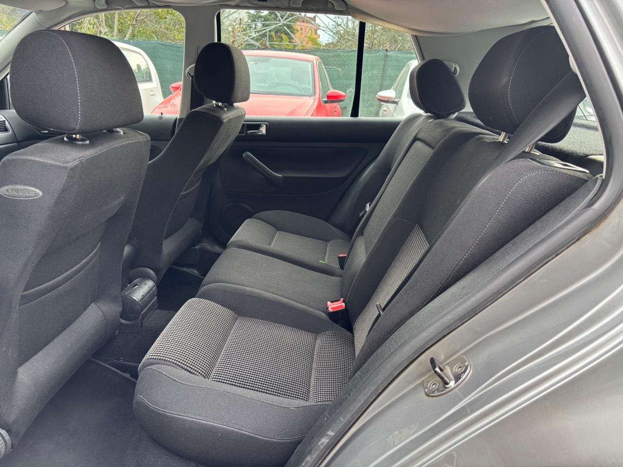 Volkswagen Golf 1.6 5 porte Highline OK NEOPATENTATI