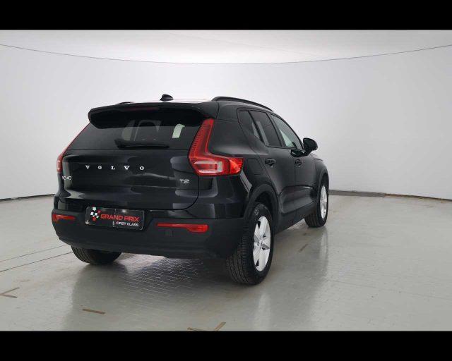 VOLVO XC40 T2 Momentum Core