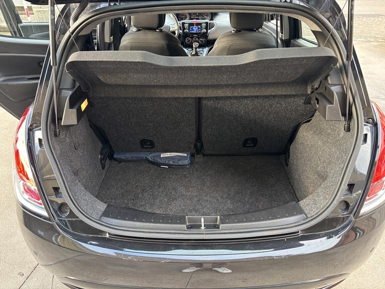 Lancia Ypsilon 1.0 FIREFLY Gold 03 -2021