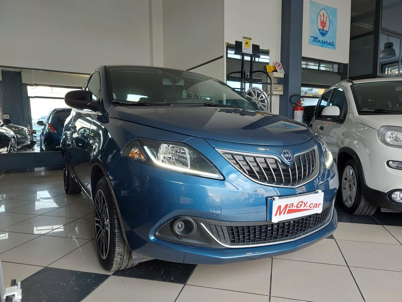 Lancia Ypsilon 1.0 FireFly Hybrid Silver Plus