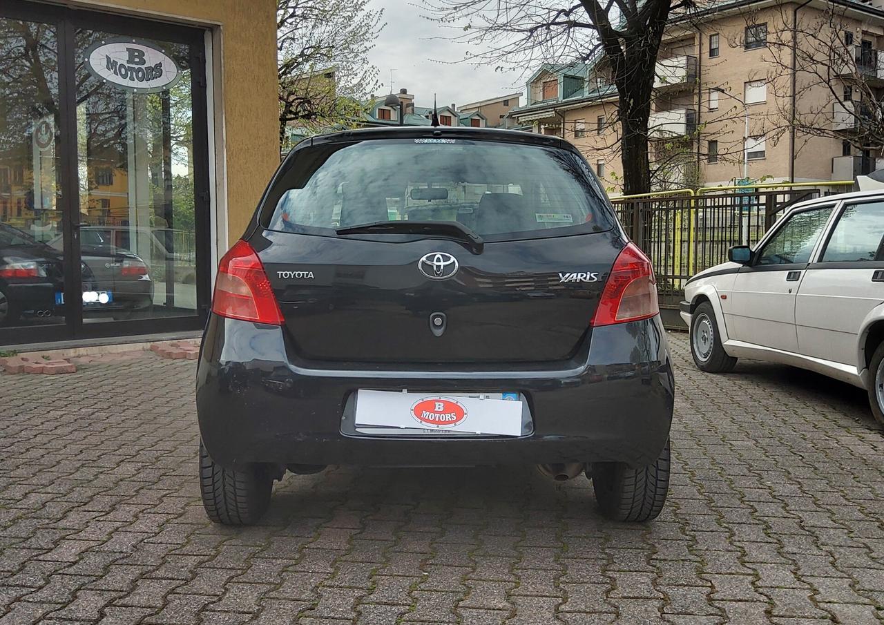 Toyota Yaris 1.3 5 porte CAMBIO AUTOMATICO