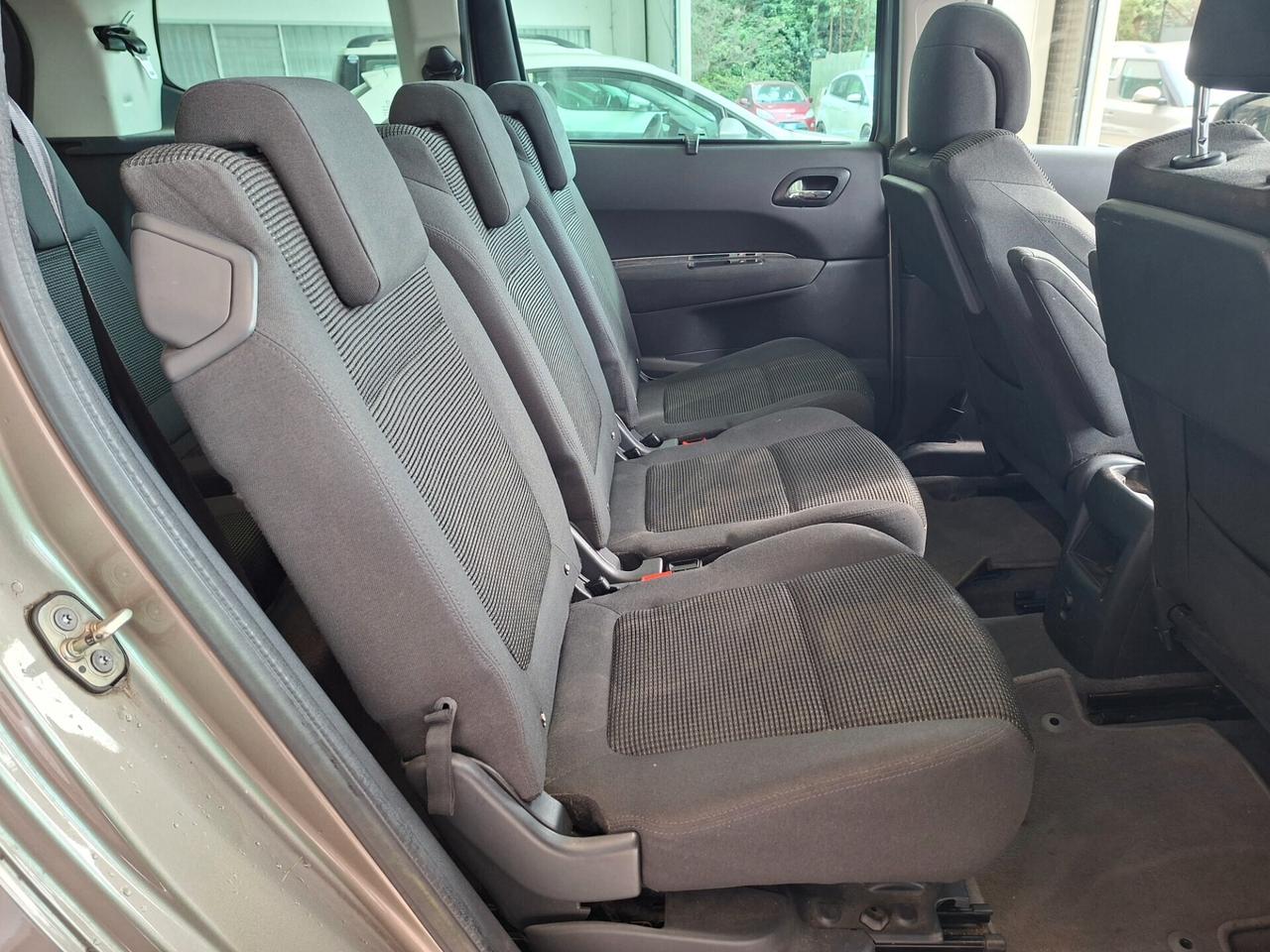 Peugeot 5008 1.6 HDI / 7POSTI / AUTOMATICO