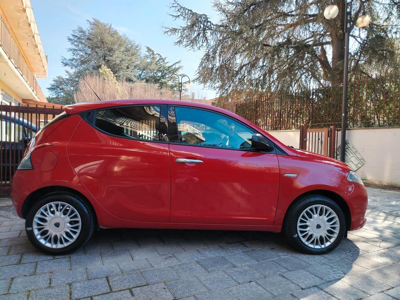 Lancia Ypsilon 1.2 69 CV 5 porte GPL Ecochic Gold