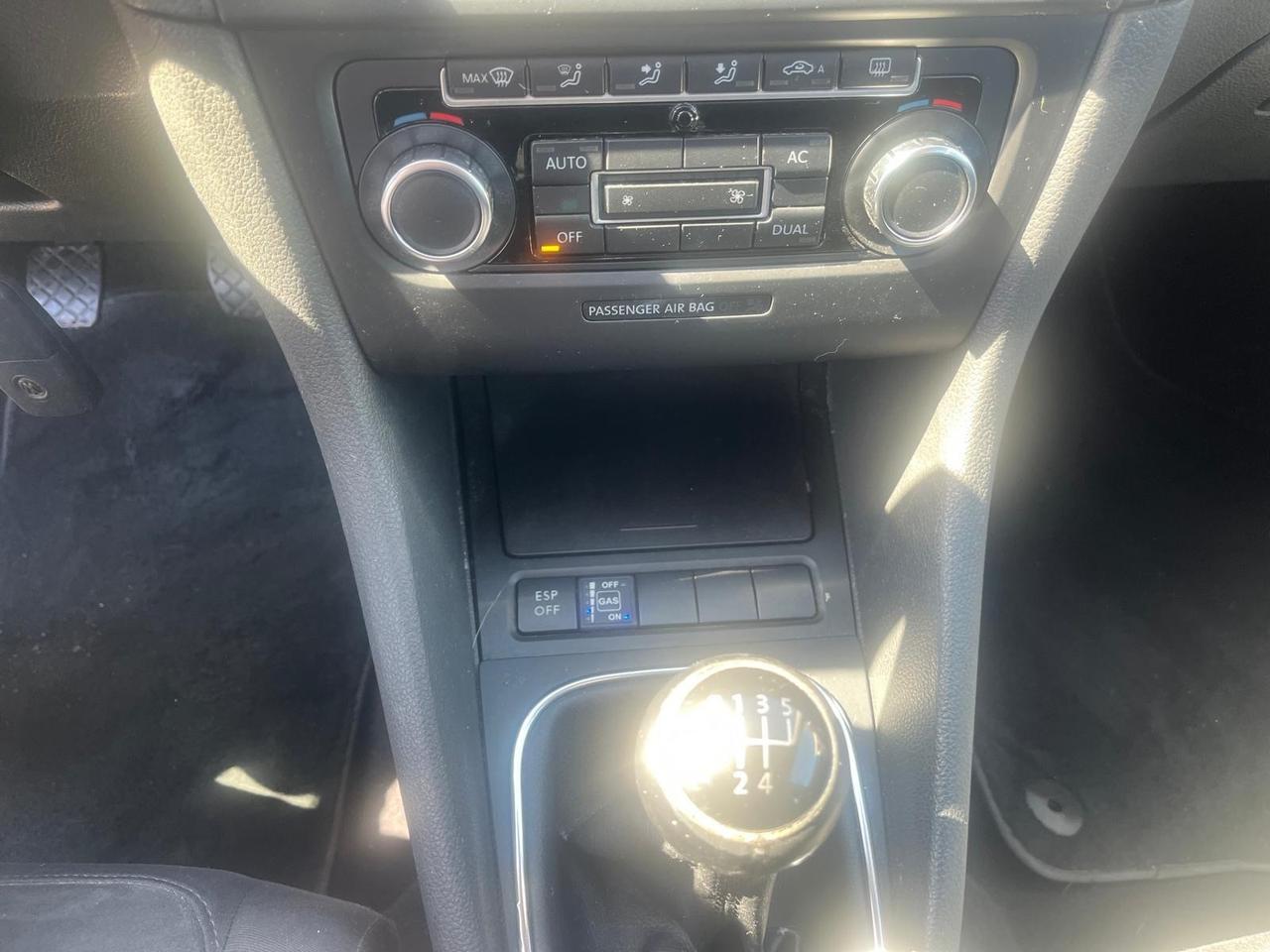 Volkswagen golf 5p-1.6 gpl - high Line-2010
