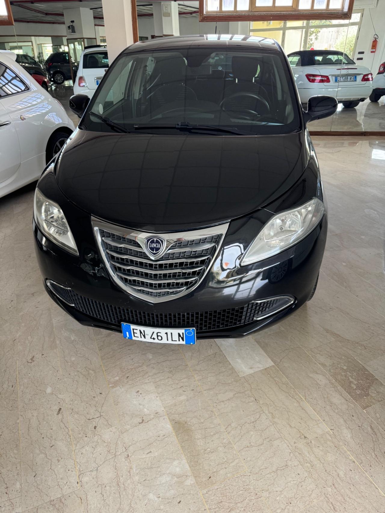 Lancia Ypsilon 1.2 69 CV 5 porte S&S Silver