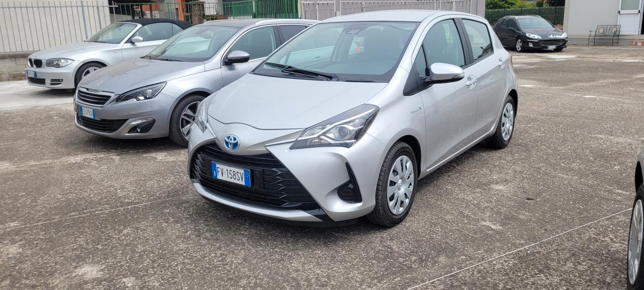 Toyota Yaris 1.5 Hybrid 5 porte Cool NEOPATENTATA