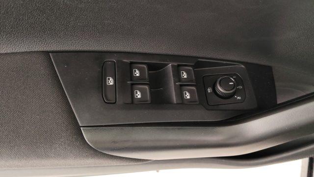 VOLKSWAGEN Polo 1.0 Young