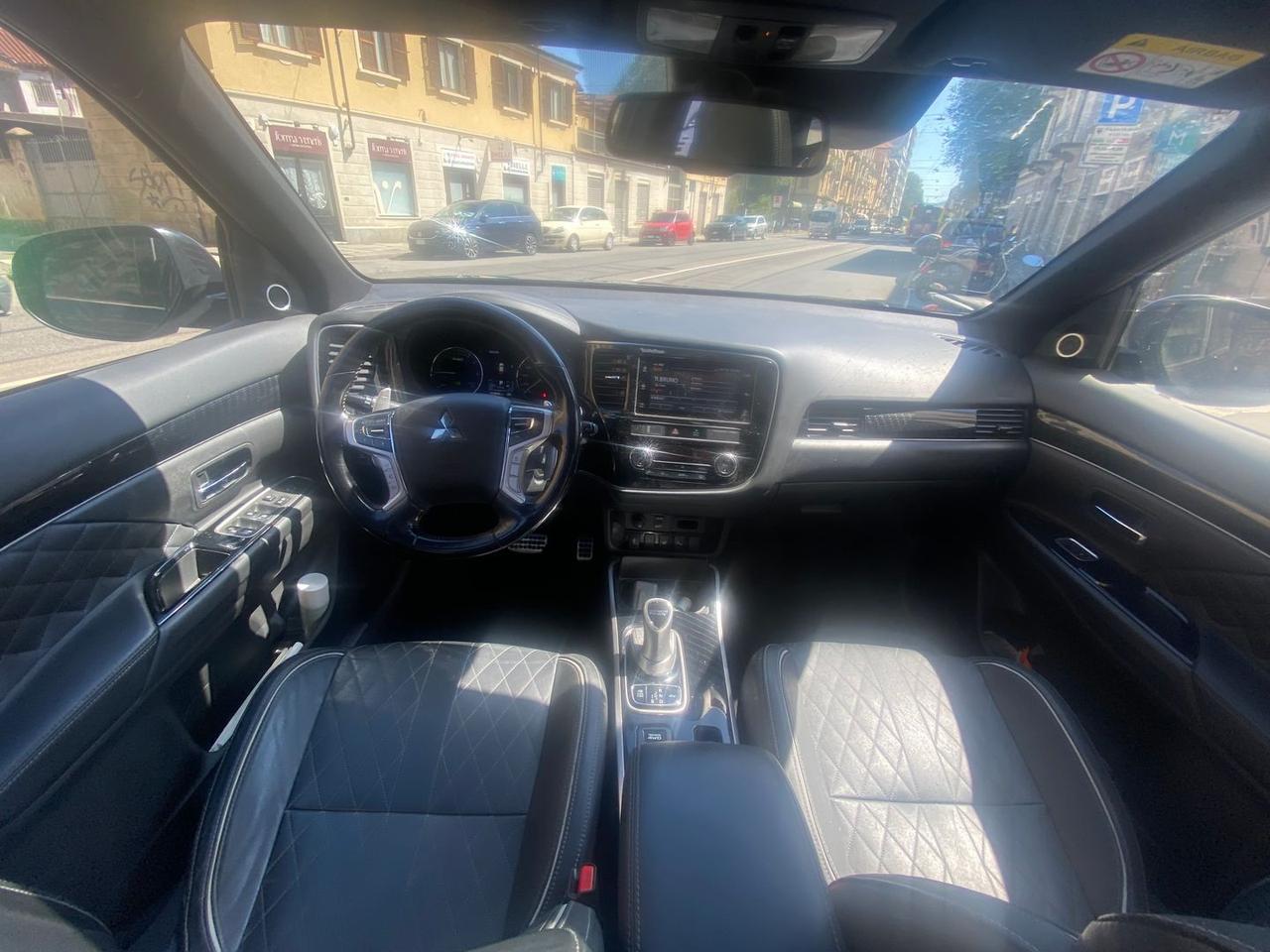 Mitsubishi Outlander 2.4 PHEV #50018