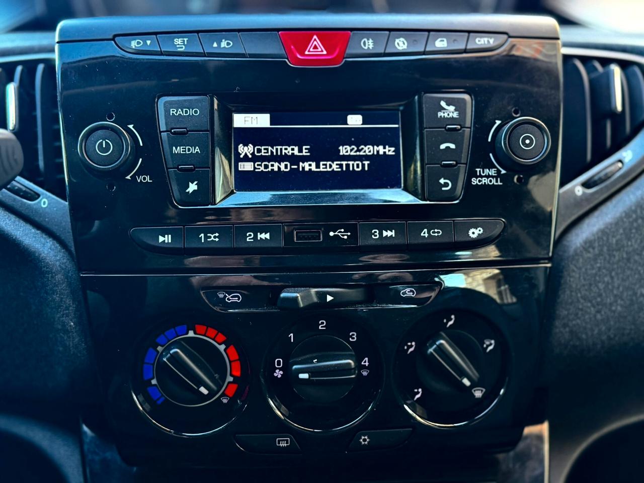 Lancia Ypsilon 1.0 FireFly 5 porte S&S Hybrid Silver