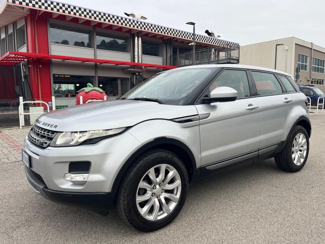 Land Rover Range Evoque 2.2 TD4 5p. Pure