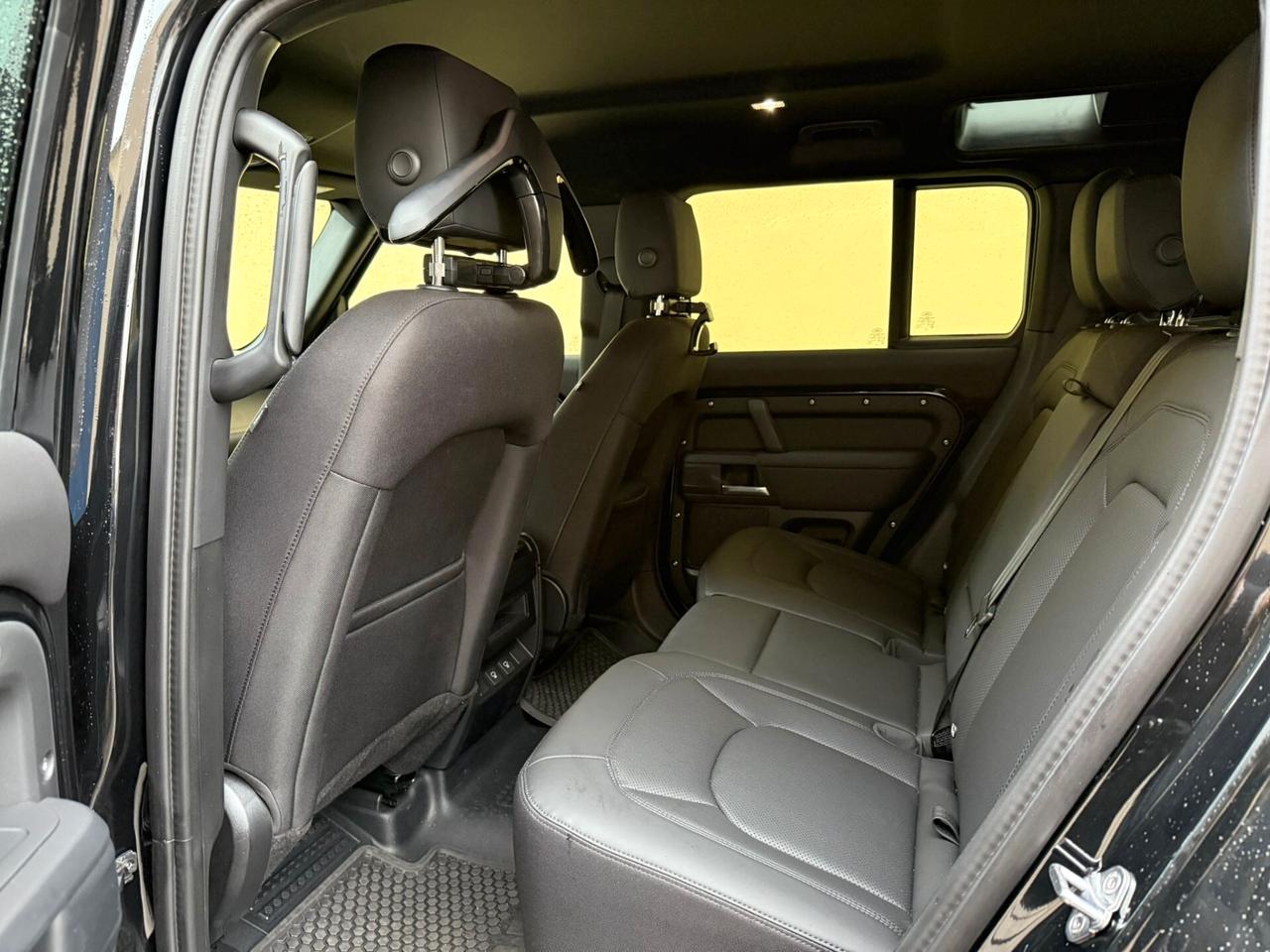 Land Rover Defender 110 3.0D I6 200 CV AWD Auto X-Dynamic SE