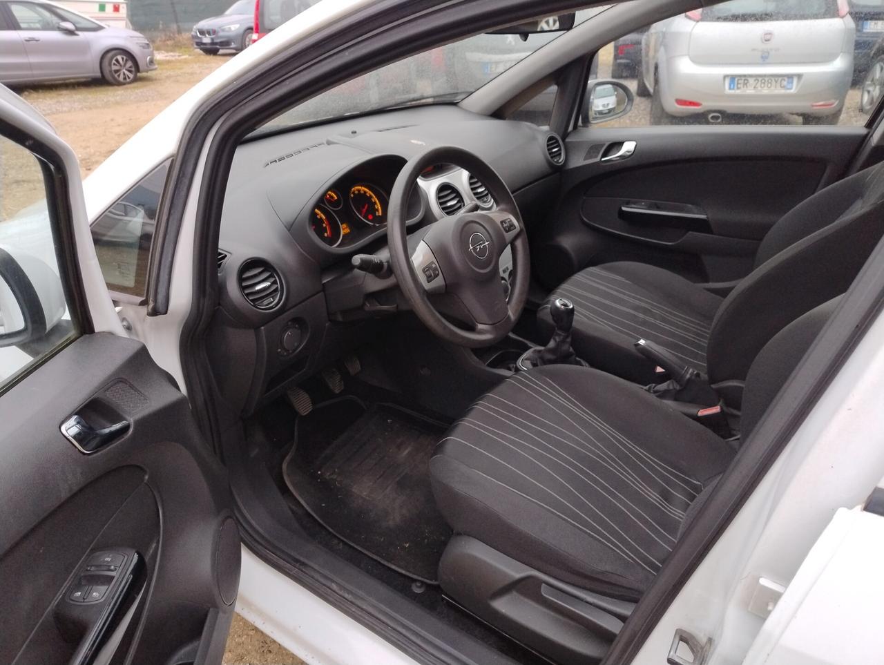 Opel Corsa 1.2 5 porte Cosmo