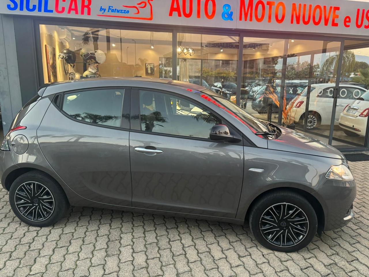 Lancia Ypsilon 1.0 FireFly 5 porte S&S Hybrid Alberta Ferretti