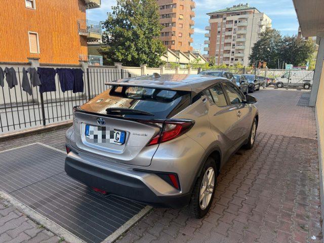 TOYOTA C-HR 1.8 Hybrid E-CVT Business