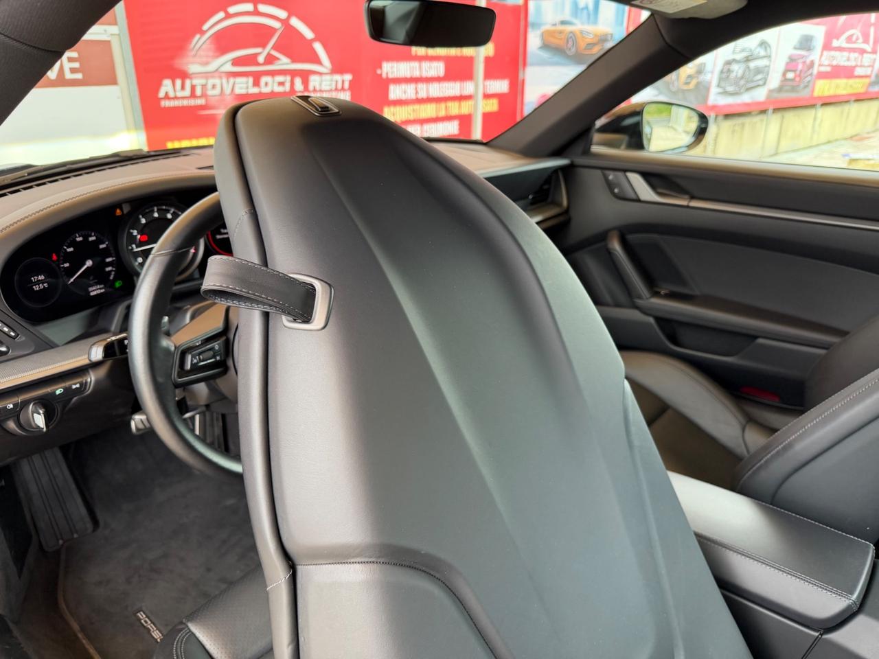 Porsche 992 911 Coupe 3.0 Carrera total black/Porsche Approved