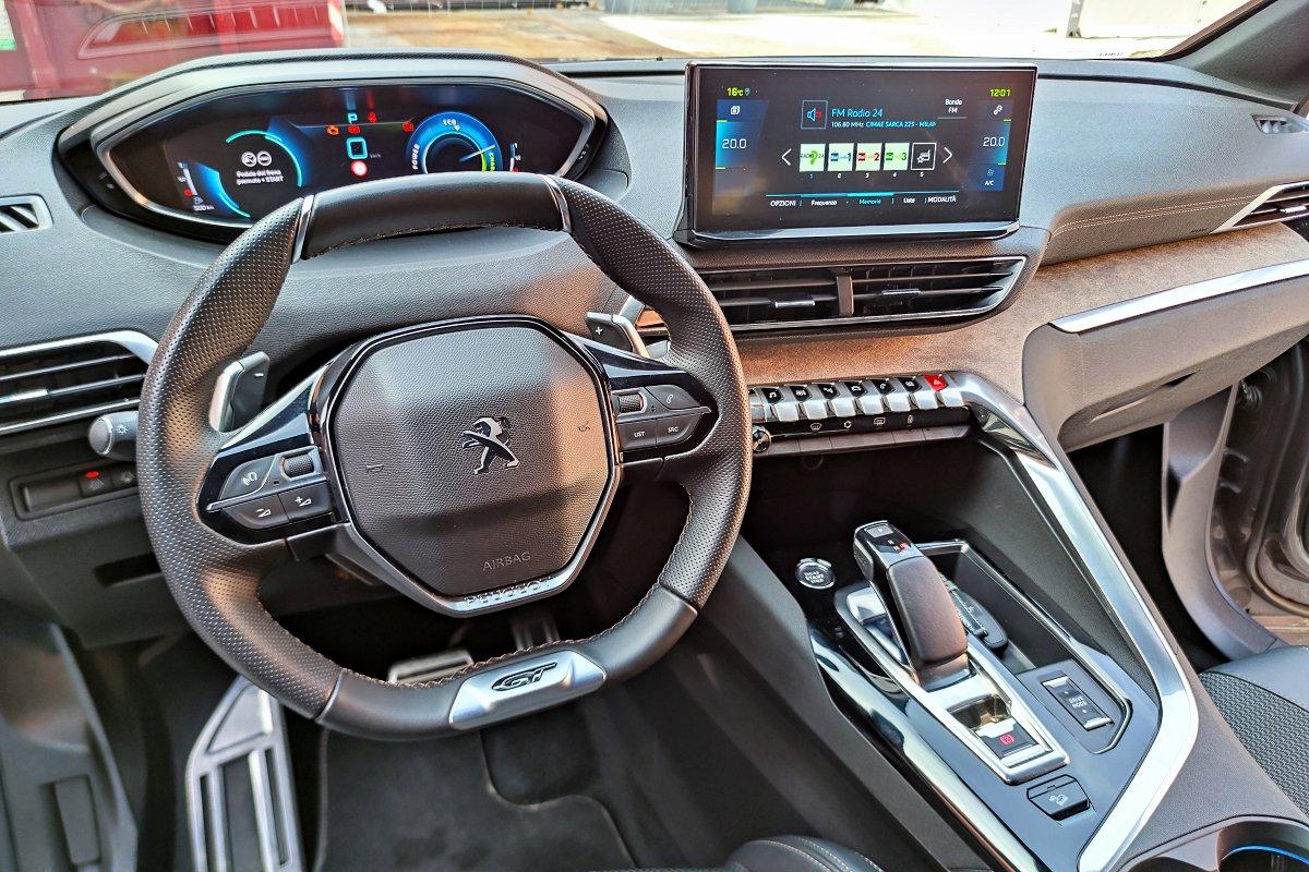 PEUGEOT 3008 Hybrid4 300 e-EAT8 GT Pack