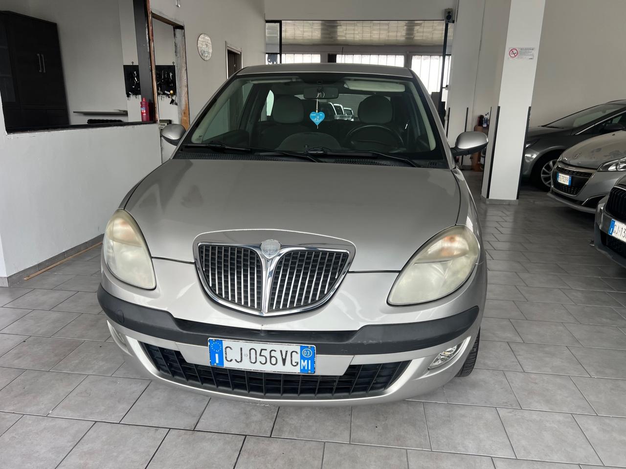 Lancia Ypsilon 1.4 16V Argento