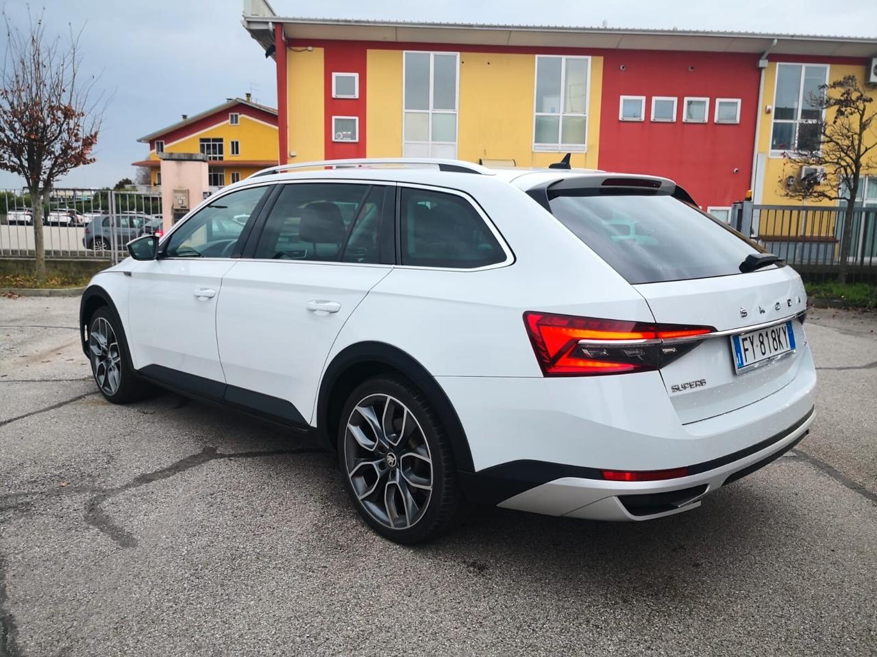 Skoda Superb 2.0 TDI 190 CV SCR DSG 4x4 Wagon Scout