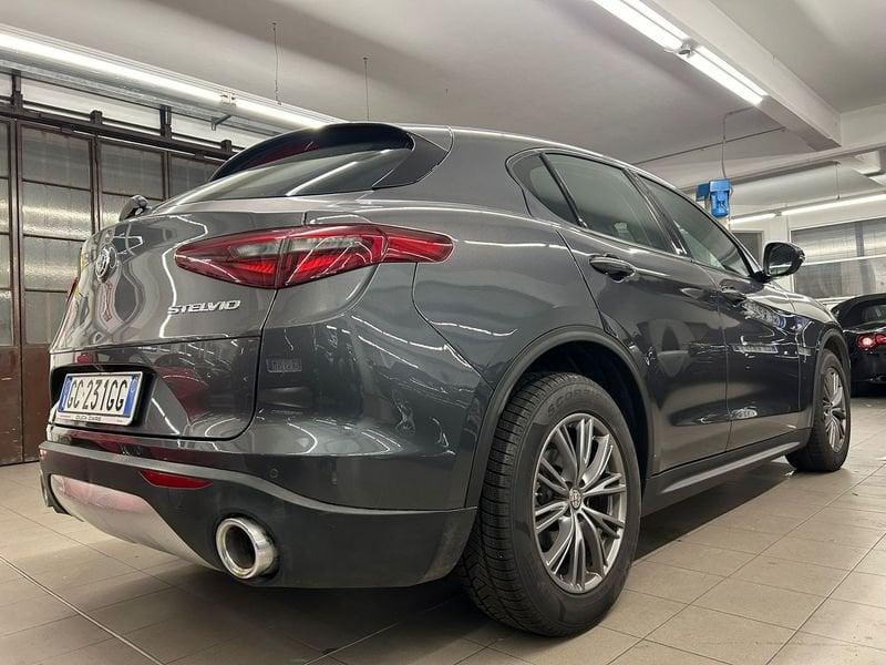 Alfa Romeo Stelvio 2.2 Turbodiesel 160 CV AT8 RWD